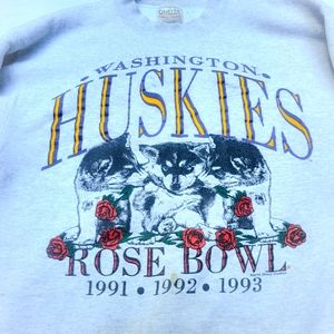 Vintage University of Washington rose bowl  commemorative sweater.
